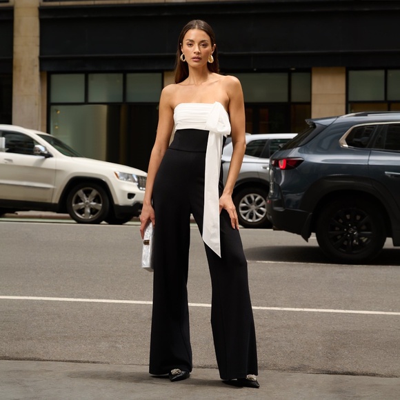Adrianna Papell Colorblock Crepe Strapless Jumpsuit With Bow Accent In Black Whi - Picture 1 of 3